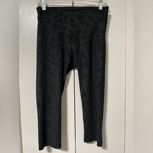 Old Navy Women’s High Rise Go Dry Compression Capri Leggings